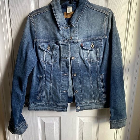 NWT Levi’s trucker denim jacket - Picture 2 of 4